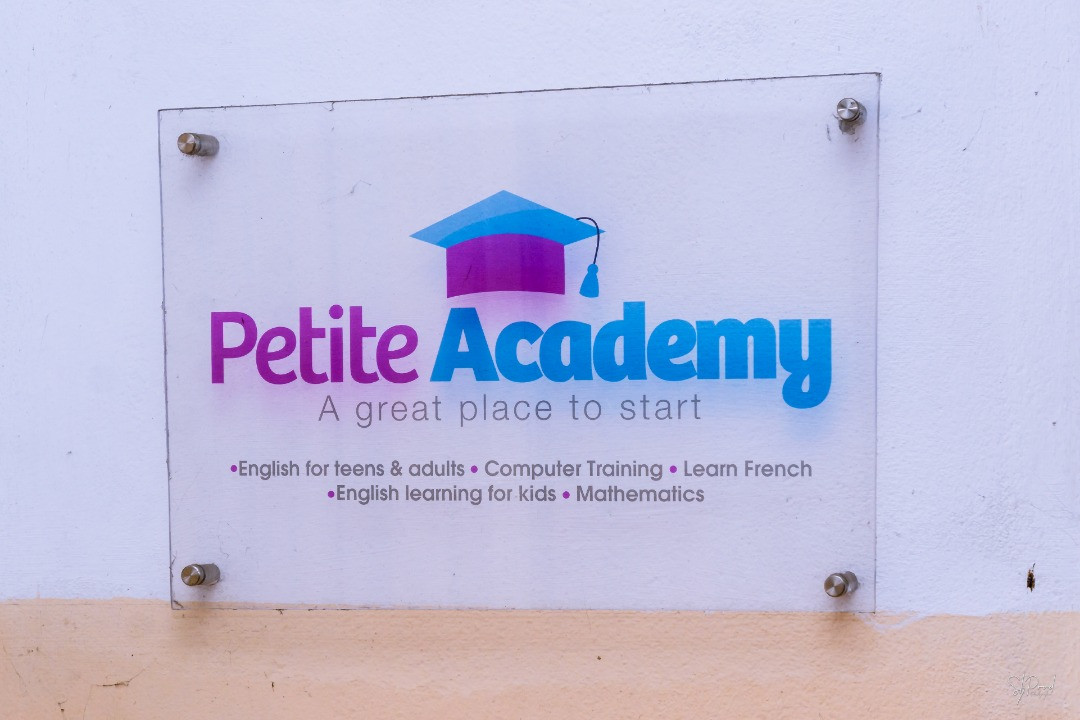Petite Academy International School Logo